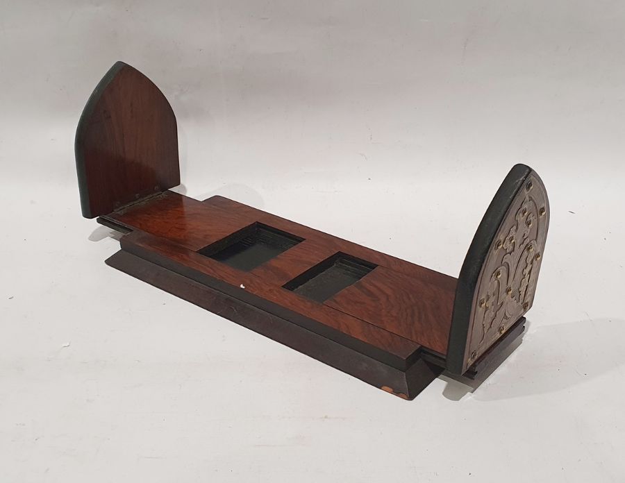 Adjustable book end trough with hinged book ends and gothic-style brass details to edges - Image 2 of 4
