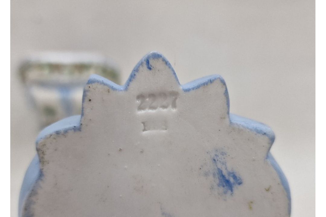 Pair 19th century continental porcelain wall brackets, each with foliate scroll base, relief - Image 2 of 3