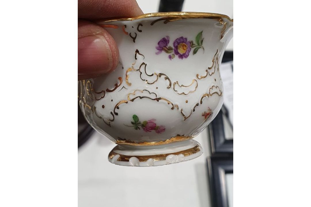 Set of eight Meissen coffee cups and saucers, each with scalloped everted rim, painted with pansy, - Image 9 of 19