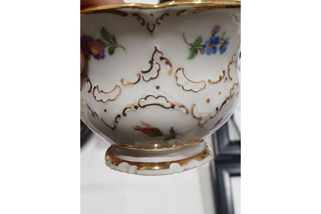 Set of eight Meissen coffee cups and saucers, each with scalloped everted rim, painted with pansy, - Image 8 of 19
