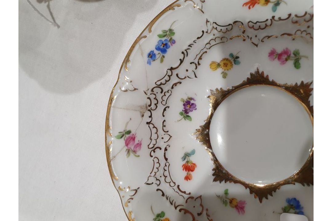 Set of eight Meissen coffee cups and saucers, each with scalloped everted rim, painted with pansy, - Image 13 of 19
