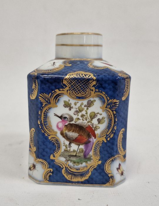 18th century Worcester porcelain tea caddy decorated to a blue scale ground with exotic birds and - Image 4 of 6