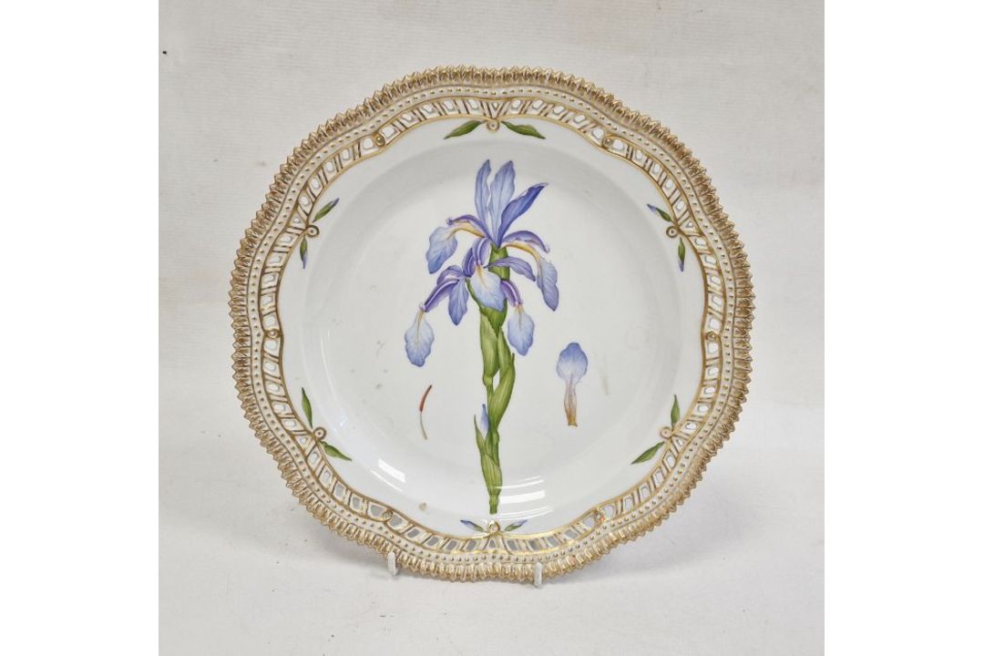 Royal Copenhagen 'Flora Danika' plate 'Iris Spuria L', no.3526 with pierced gilt serrated border, - Image 1 of 8