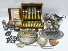 Electroplated wares to include tea cannister with basket-weave type decoration, cream jugs, trays,