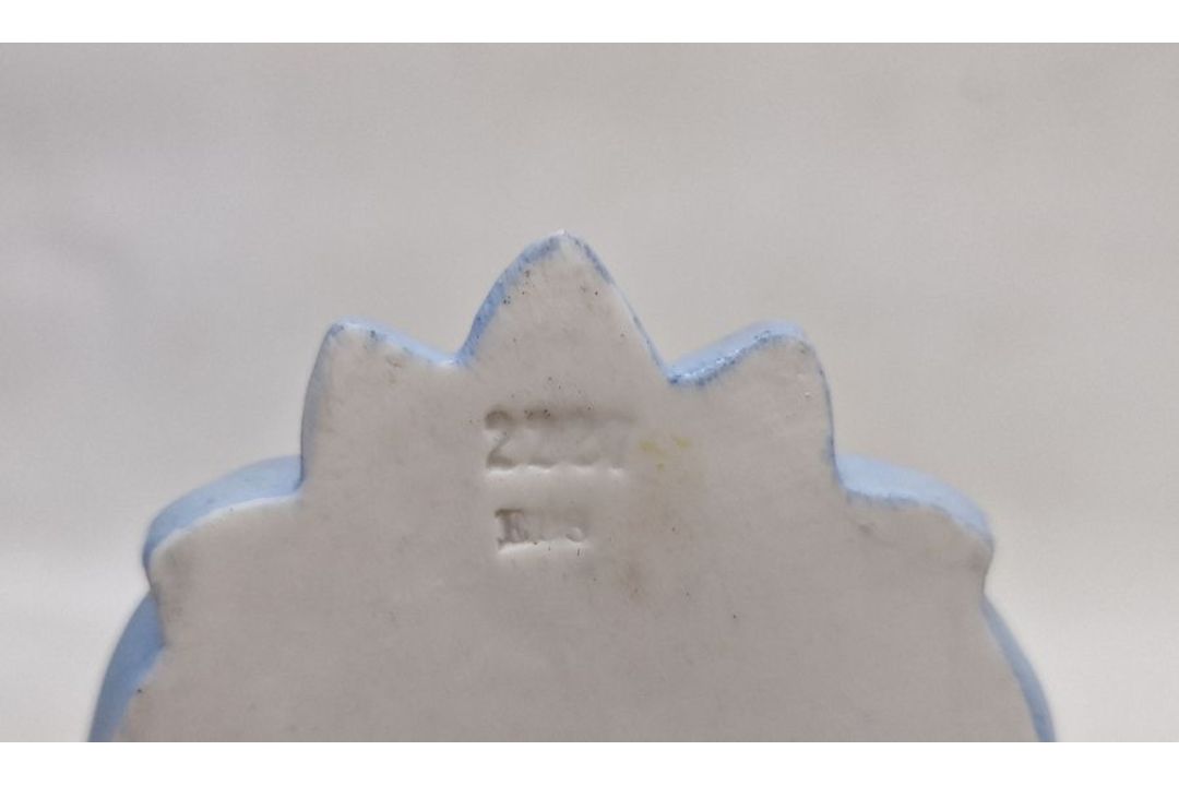 Pair 19th century continental porcelain wall brackets, each with foliate scroll base, relief - Image 3 of 3