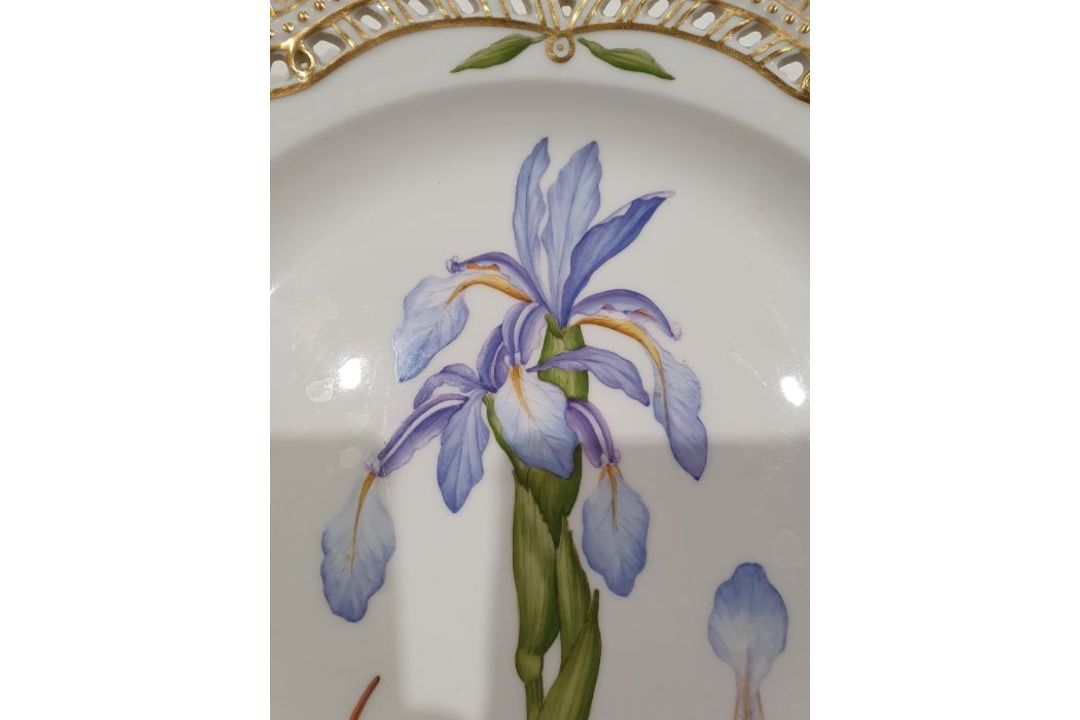 Royal Copenhagen 'Flora Danika' plate 'Iris Spuria L', no.3526 with pierced gilt serrated border, - Image 3 of 8