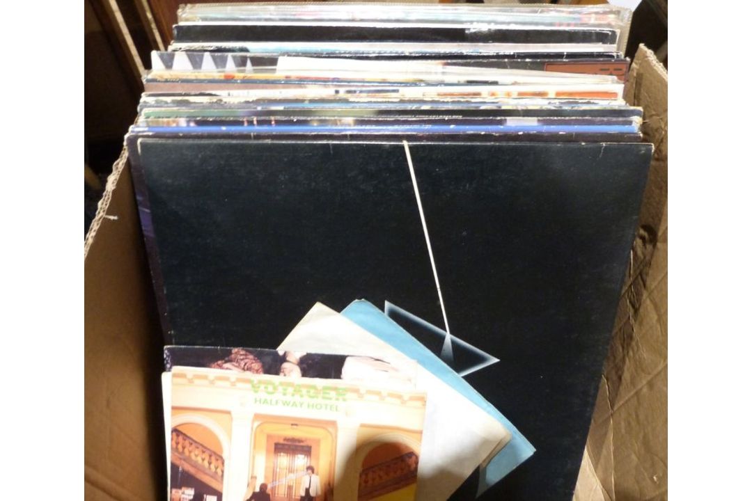 Box of LPs, to include Pink Floyd 'Dark Side of the Moon', Rod Stewart 'Atlantic Crossing', Wings ' - Image 2 of 2
