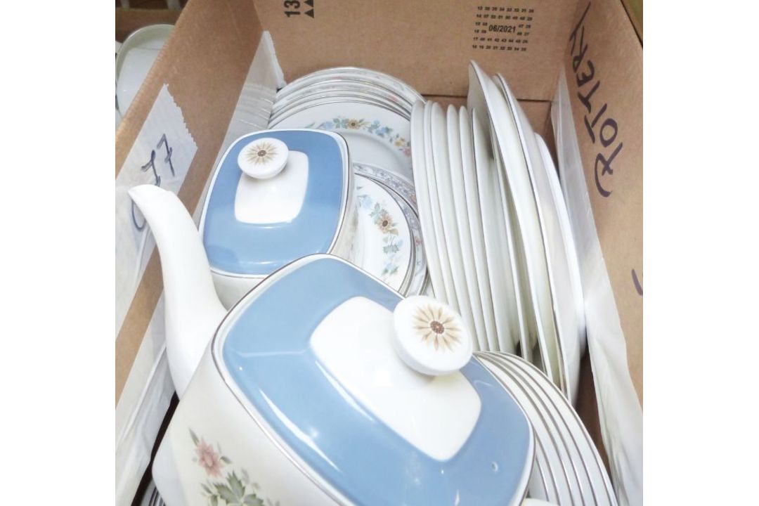 Royal Doulton 'Pastorale' part dinner service (3 boxes) - Image 3 of 3