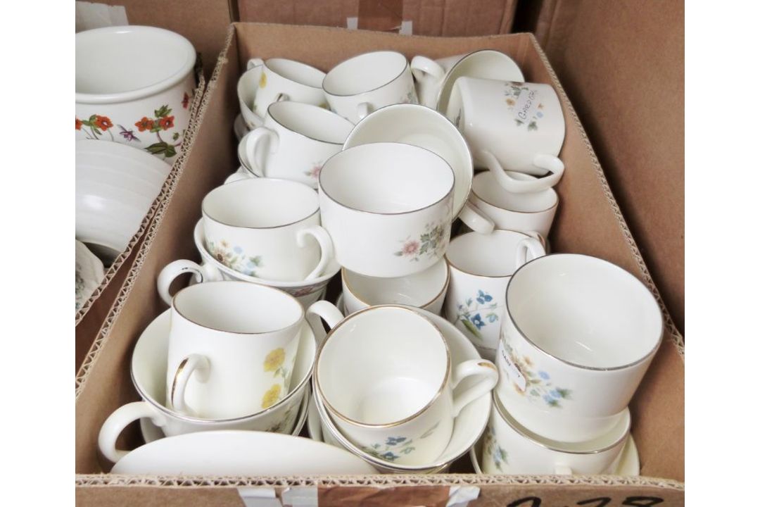 Royal Doulton 'Pastorale' part dinner service (3 boxes) - Image 2 of 3