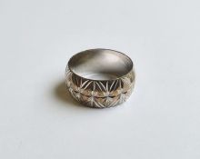 9ct white gold wide ring with engraved detail, 5.5g approx.