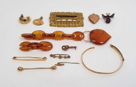 15ct gold plain tie bar, a child's 9ct gold bangle (broken), a gold-coloured metal and seedpearl bar