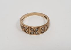 9ct yellow gold graduated ring, pave set with diamonds and seedpearls, stamped 375