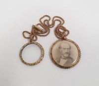 Gold-coloured herringbone ropetwist-pattern chain link necklace, approx. 10g approx. and the