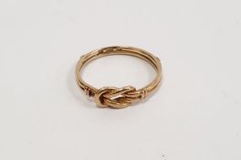 18ct gold knot ring, 1.8g approx.