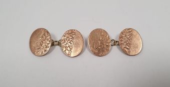 Pair 9ct gold rose gold chain-pattern cufflinks having floral engraved oval engraved oval ends, 8.5g
