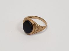 Gentleman’s 9ct gold and black onyx signet ring, 3.2g approx. gross