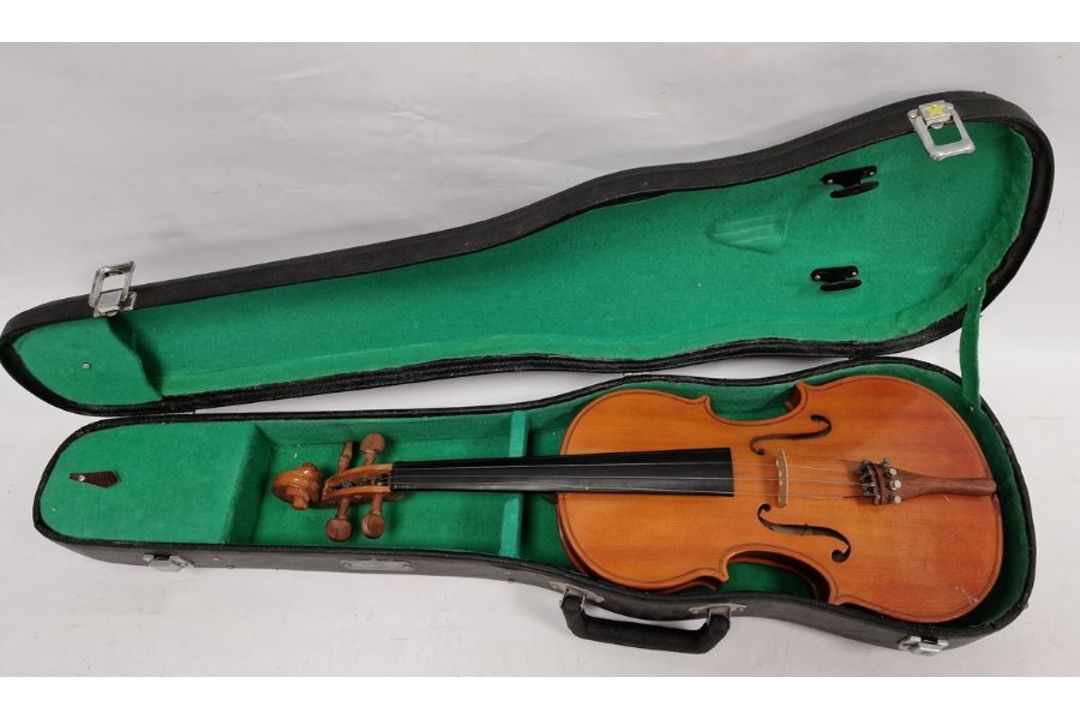 Students violin with case made by The Stentor Music Company - Image 2 of 5