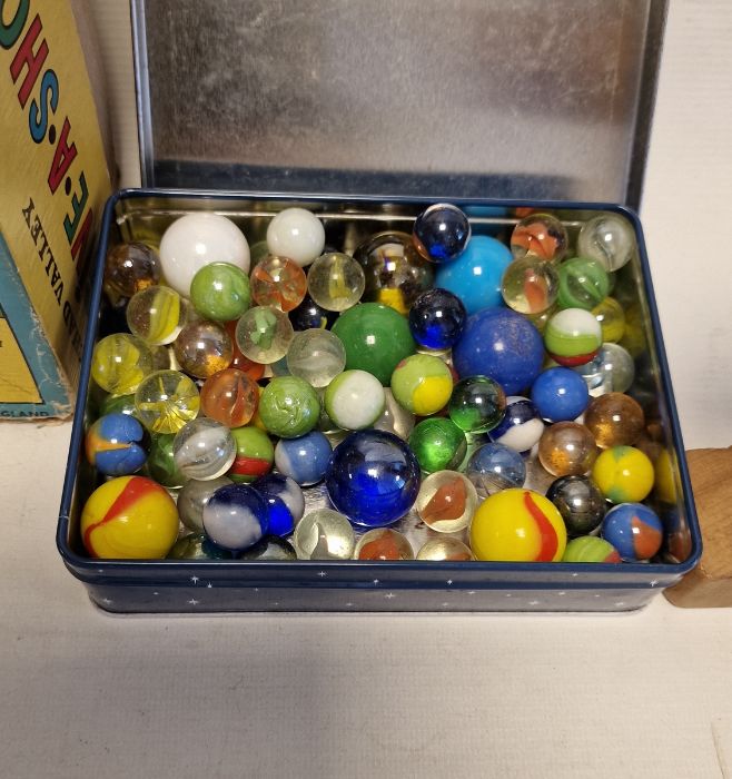 Chad Valley Give A Show battery operated projector together with two Whizz tip-cat set cricket bats, - Image 2 of 4