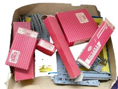 Hornby-Dublo 2230 00-gauge 1,000 B.H.P Bo-Bo Diesel Electric locomotive, Hornby-Dublo 2460 level