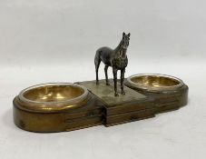 Double ashtray with glass bowls inset in metal with a silver-coloured metal model of a horse, with
