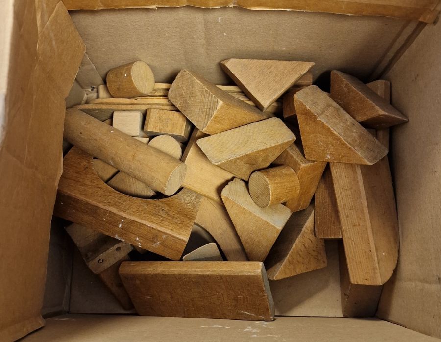 Chad Valley Give A Show battery operated projector together with two Whizz tip-cat set cricket bats, - Image 3 of 4