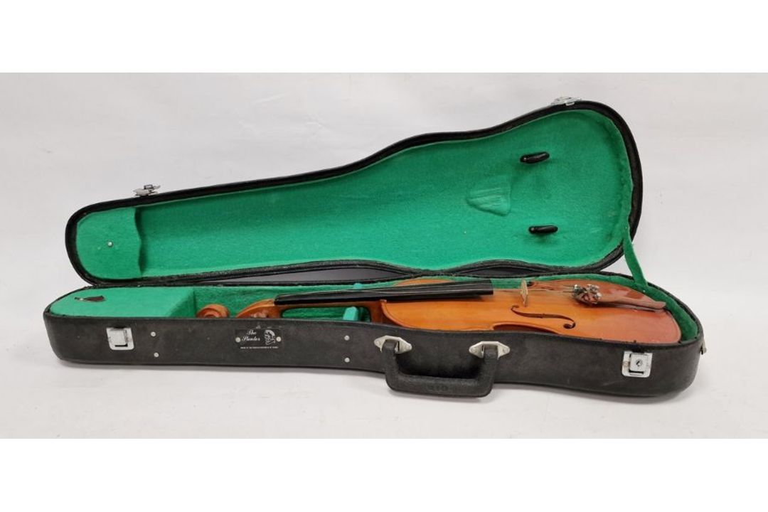 Students violin with case made by The Stentor Music Company - Image 1 of 5