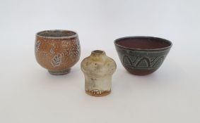 Elizabeth Whitehouse (ex Wenford Bridge) earthenware bowl with slip combed glaze, Incised 