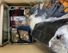 Large quantity of assorted vintage buttons, a Ronson 'Queen Anne' table lighter silver-plate, very