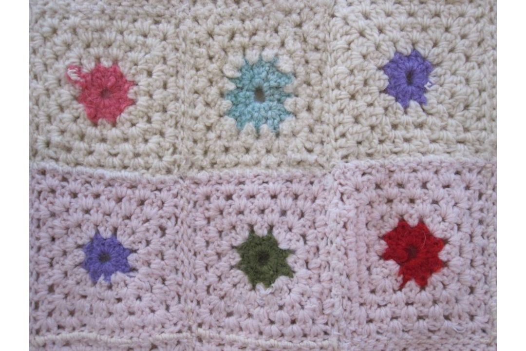 Vintage 1960's - 70's large crocheted blanket, coloured squares with fringe - Image 3 of 4
