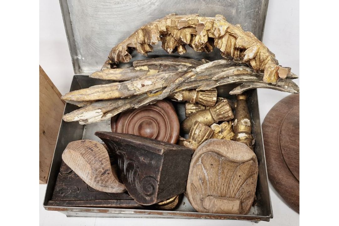 Two boxes of assorted treen to include boxes, carved corbels, etc - Image 2 of 3