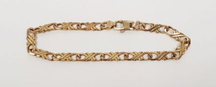 9ct gold chain-link bracelet with pierced chain link, 10g approx. Condition ReportGood condition,