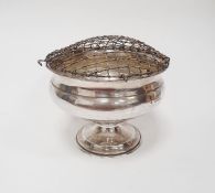 George V silver rose bowl with everted rim, on circular pedestal foot, 15cm diameter, London 1917,