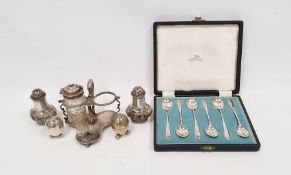 Cased set of six 1950's Walker & Hall silver teaspoons, Sheffield 1958, 2ozt total approx., a pair