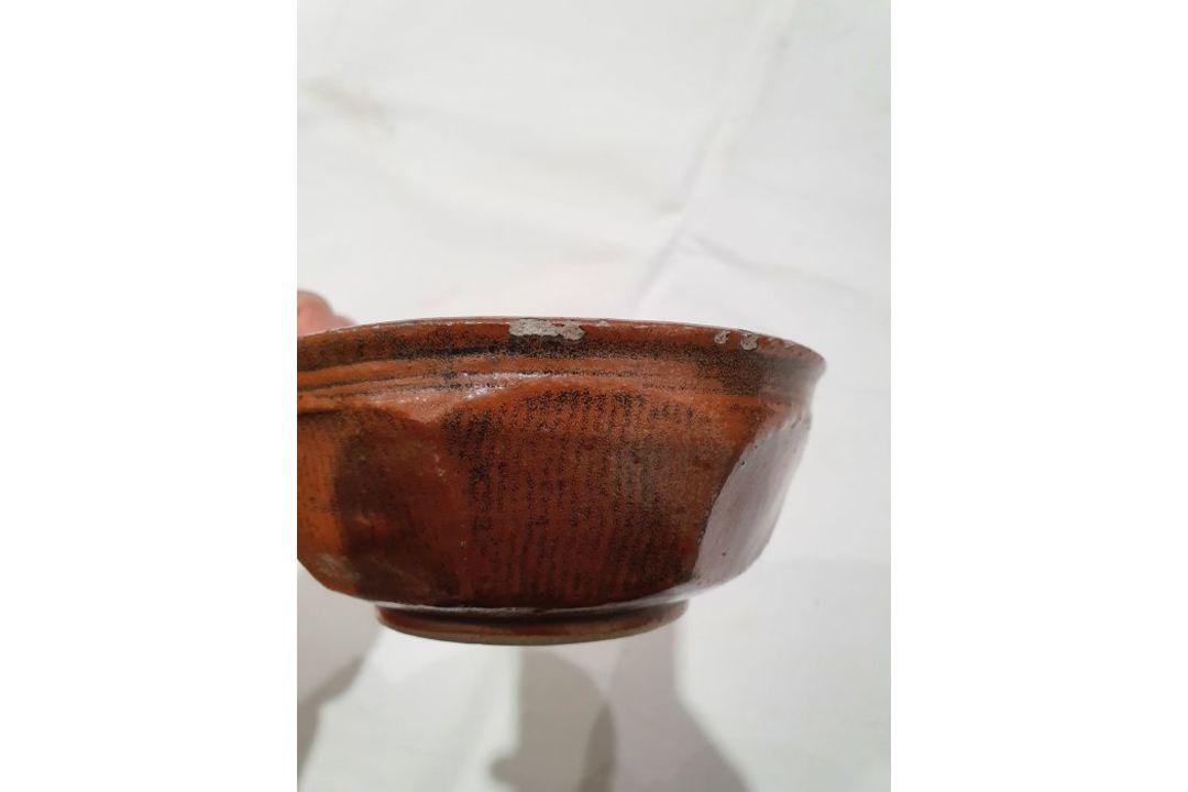 Eddie Hopkins (1941-2007) for Winchcombe Pottery lidded and handled casserole with tenmoku glaze, - Image 11 of 14