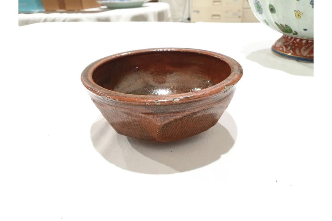 Eddie Hopkins (1941-2007) for Winchcombe Pottery lidded and handled casserole with tenmoku glaze, - Image 14 of 14