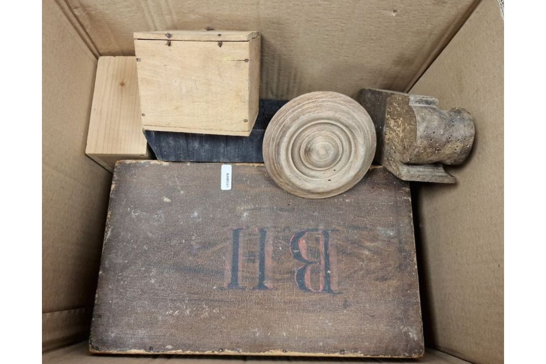 Two boxes of assorted treen to include boxes, carved corbels, etc - Image 3 of 3