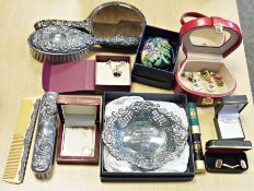 Silver trinket dish, a brush set and a small quantity of assorted jewellery.