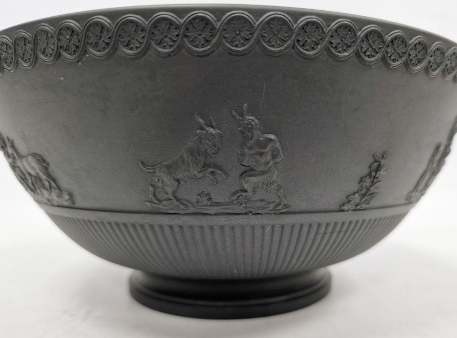 Black basalt bowl in the manner of Wedgwood with decorated rim, the body with applied moulded scenes - Image 6 of 7