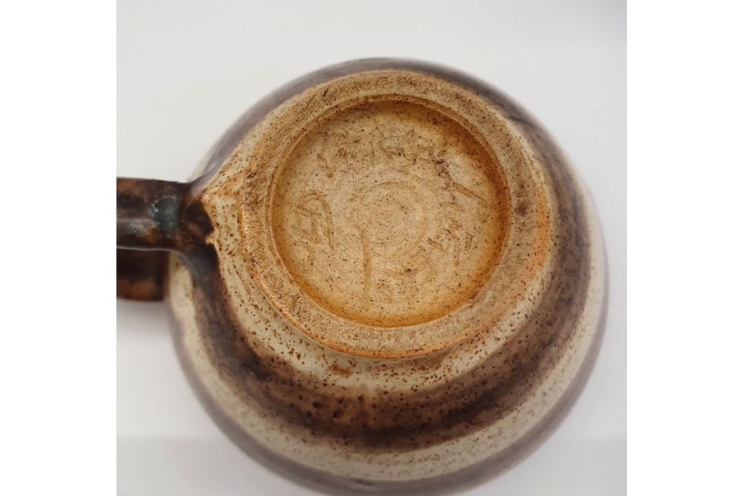 Eddie Hopkins (1941-2007) for Winchcombe Pottery lidded and handled casserole with tenmoku glaze, - Image 9 of 14