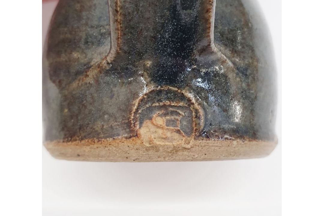 Eddie Hopkins (1941-2007) for Winchcombe Pottery lidded and handled casserole with tenmoku glaze, - Image 5 of 14