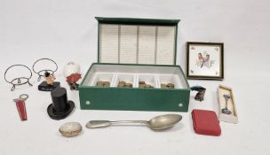 Assorted items to include spoon marked 5970, British coinage, costume jewellery, fountain pen in the