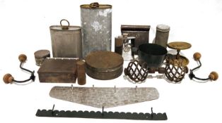 Vintage Raval MFG.Co Kansas City tilt-top juiceomat, two vintage copper and tin bed kettles, two