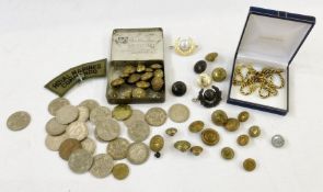 Quantity of military buttons and badges, a Royal Marine Commando cloth badge and a costume ropetwist