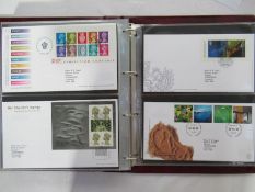 GB: Three large A4 and three smaller albums full of over 300+ Queen Elizabeth II decimal FDC, many