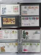 GB: Five large and two smaller albums full of over 400+ Queen Elizabeth II decimal FDC, many