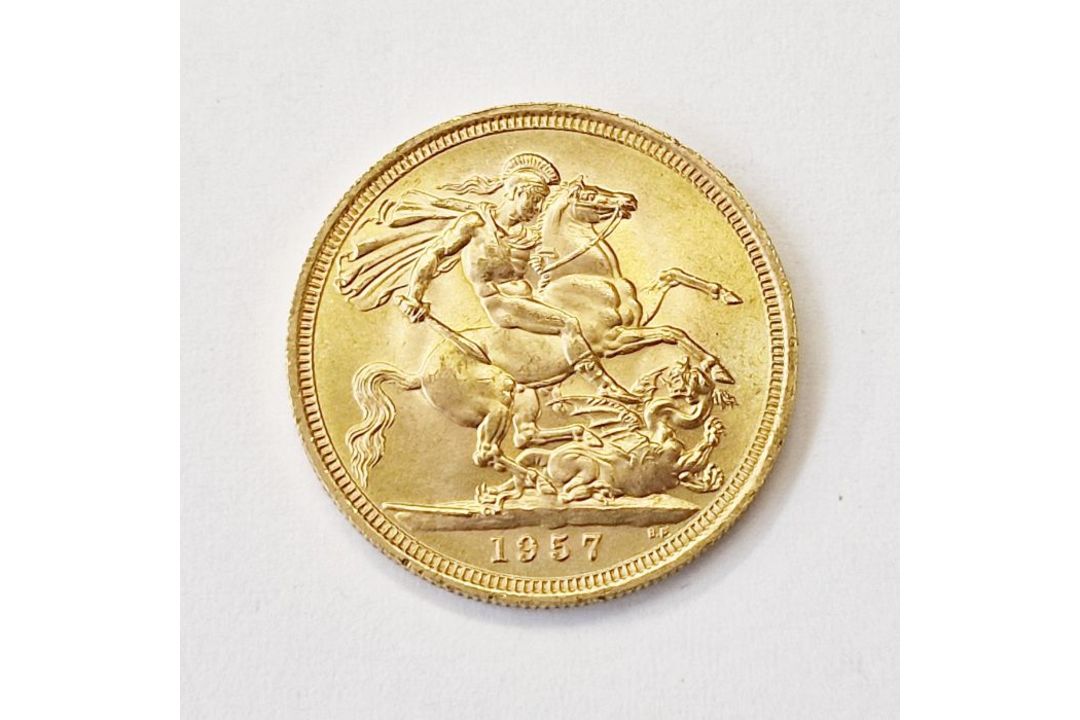 Gold sovereign 1957Condition ReportOccasional light wear, vf - Image 1 of 2