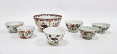 Chinese export famille rose small circular bowl, early 19th century, painted with figures in