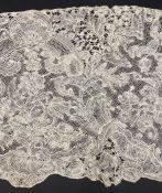 Length of Brabant bobbin lace circa 1730's to 40's, 306cm x 32cm Condition Reportphotos for lots 203