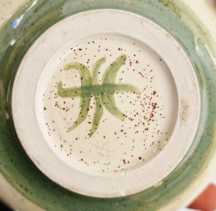 Mixed lot of studio pottery to include The Fulham Pottery jug, 'The Orkney Pottery' floral decorated - Image 14 of 18