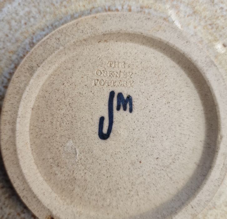 Mixed lot of studio pottery to include The Fulham Pottery jug, 'The Orkney Pottery' floral decorated - Image 5 of 18